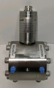 Honeywell 420DP Low Range Two Wire Wet/Wet Differential Pressure Transducer - Picture 1 of 6