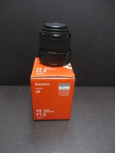 Sony FE 50mm f/1.8 Lens SEL50F18F lens with lenshood & covers & box MINT - Picture 1 of 7