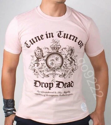 Camiseta Masculina Juicy Couture Drop Dead Slim SS Autêntica com Etiqueta Tamanho P  - Imagem 1 de 4
