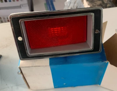 FORD RANCHERO 1970 1971 GUARDABARROS TRASERO MARCADOR LATERAL LUZ MONTAJE Foto 1 de 2