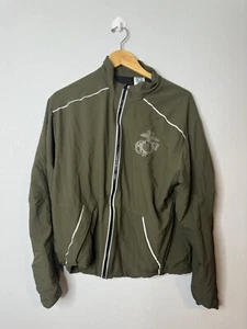 CHAQUETA DE RUNNING LIGERA NEW BALANCE US MARINES SEMPER FI PEQUEÑA LARGA VERDE HNG - Imagen 1 de 8