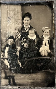 c. 1880 Madre con 3 Niños CABALLO MECEDOR Antigua TINTE Foto Juguete de Relleno - Imagen 1 de 11