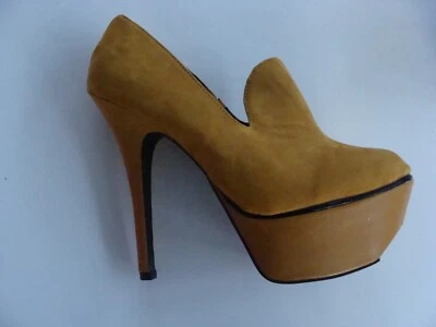 NUEVO Qupid Stiletto 5+" Tacones Altos Imitación Gamuza Plataforma Bomba con Solapa Talla 9 - DEFECTUOSO Foto 1 de 4