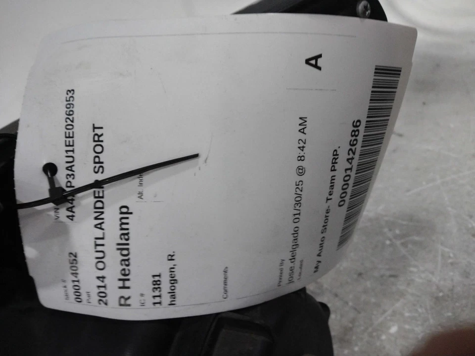 Used Right Headlight Assembly fits: 2014 Mitsubishi Outlander sport halogen Righ - Image 1 of 4