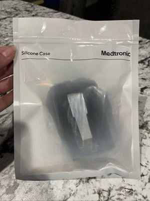 Funda Silicona Bomba Medtronic Recubrimiento ACC 822BL Negra 3.0ml para 770G 670G o 630G  Foto 1 de 2