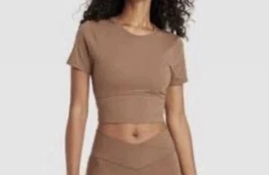 NWT Women's JoyLab Size Medium Cropped Short Sleeve Activewear Top Mocha Brown - Picture 1 of 6