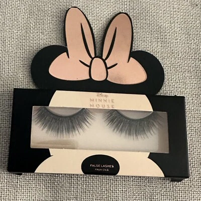 Disney’s Minnie Mouse X Makeup Revolution Guiño Guiño Pestañas Tenues - 1ct Foto 1 de 4