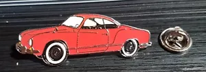 Karmann Ghia Pin veicolo rosso grande - tetto rosso - misure 51x21 mm - Foto 1 di 1