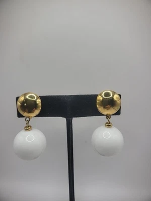 Винтажный Napier серьги зажим на белый круглый золотой тон ювелирных изделий костюм - Изображение 1 из 4