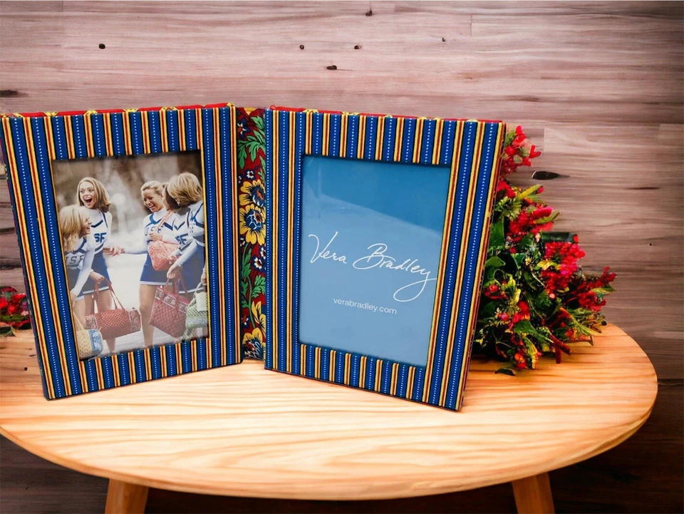 Libro con marco de fotos Vera Bradley Villa rojo contiene 2 fotos de 4x6" acolchado floral Foto 1 de 4