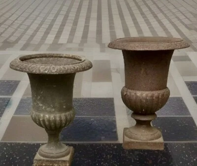 "2 jardineras antiguas de urnas de hierro fundido estilo neoclásico francés de 11"" y 12"" h" Foto 1 de 4