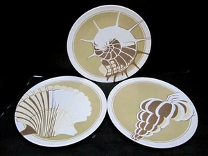 3 Sea Shell Melmac Plastic Plates 10-1/2" Serving Brown Tan & white Beach Vtg - Picture 1 of 5