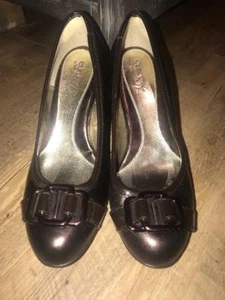 New Euro Soft by Soffit Bronze Leather Buckle Pumps 7-1/2 - New Without Box - Picture 1 of 1