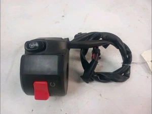 INTERRUPTOR DE MANILLAR DERECHO Kawasaki Z750 #A123_0213010371031 - Imagen 1 de 3