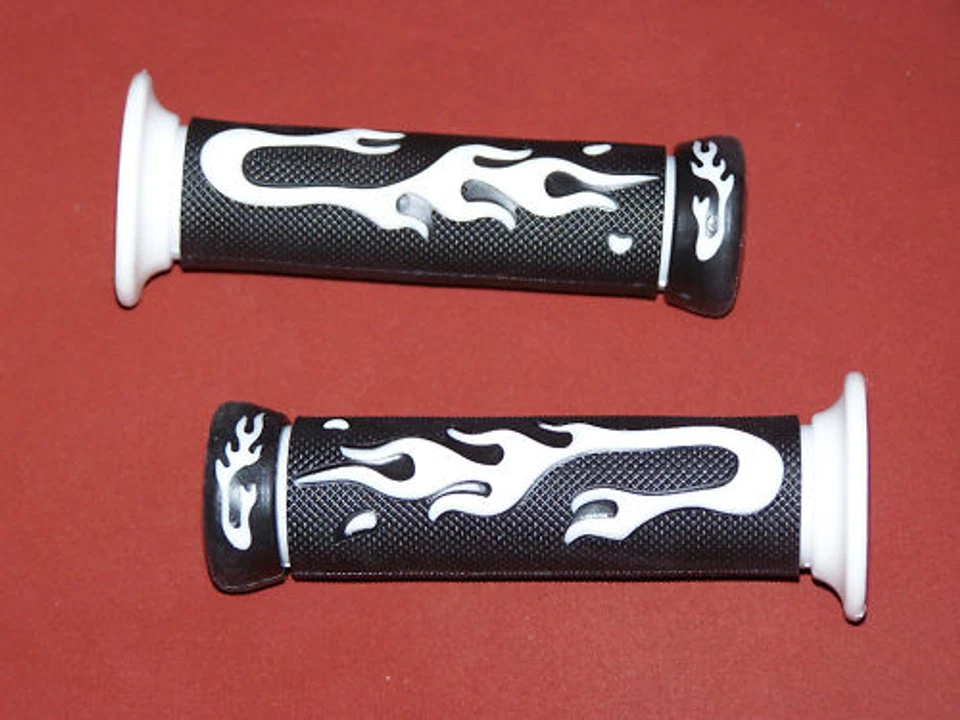 Flammen Lenkergriffe schwarz weiß  Quad Motorroller Moped Griffgummi 22/24 mm - Bild 1 von 1