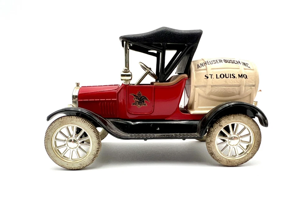 Banco Ford Modelo T Diecast Anheuser Busch 1918 rojo y negro Foto 1 de 1