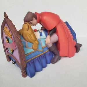 Disney Gallery 40. Dornröschen Prinz Phillip Musik Figur Szene 795/2500 - Bild 1 von 8
