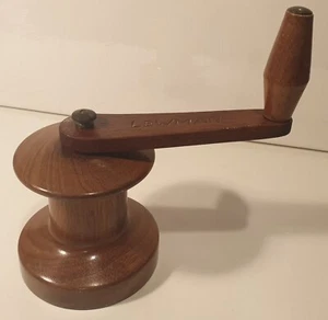 Holz-Pfeffermühle mit Peugeot Mechanismus in Winsch-Form - Bild 1 von 5