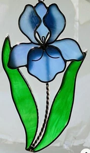BLUE IRIS FLOWER Handmade Stained Glass WEATHERPROOF GARDEN / WINDOW SUNCATCHER - Picture 1 of 24