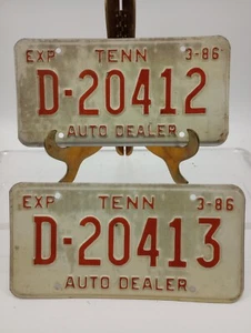 Oldtimer Paar Tennessee TN Autohändler Nummernschild Anhänger 1986 orange/weiß  - Bild 1 von 7