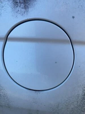 07 08 09 10 SATURN OUTLOOK Fuel Tank Door White - Изображение 1 из 3