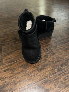 UGG Classic Ultra Mini Women's Boot, Size 8- Black - Picture 1 of 4