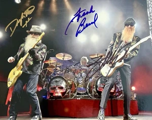 ZZ TOP HAND 8X10 IN CONCERT FRANK BEARD BILLY GIBBONS DUSTY HILL SHARP DRESSED - Picture 1 of 1