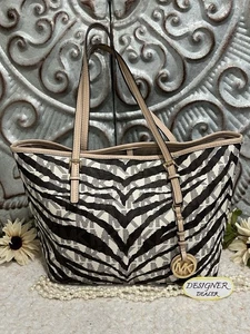 Bolso de Viaje Pequeño MICHAEL KORS Jet Set Lona Recubierta de Cebra - Imagen 1 de 12