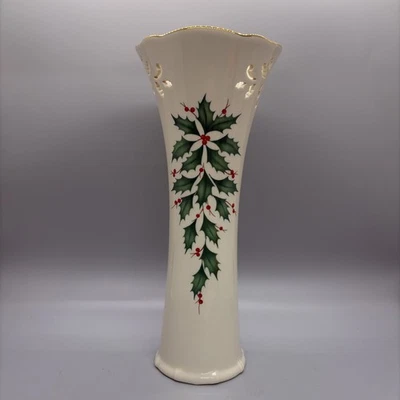 Jarrón Lenox Holiday Dimension Collection 8,5” acebo perforado (L6) Foto 1 de 4