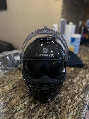 Casco de moto con visera de tiburón! Foto 1 de 4