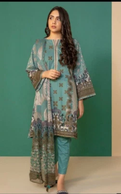 Pakistani Women Shalwar Kameez  - Image 1 of 4
