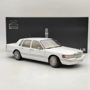 1/18 Lincoln Towncar V8 1993-1995 modelo Super Diecast (asiento de cuero) blanco - Imagen 1 de 9