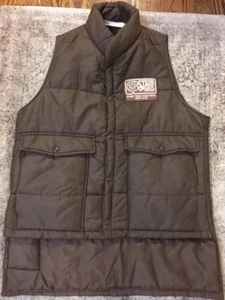 Vtg M Puffy Vest Stark Bros. Patch Orchards Nurseries Mens Brown Puffer Hipster - Picture 1 of 12
