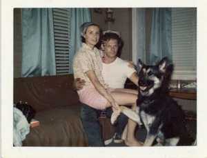 FOTOGRAFÍA ENCONTRADA Color ORIGINAL Instantánea DE COLECCIÓN BÚHO 55 LA 80 Q - Imagen 1 de 1