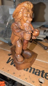 Arte popolare scultura in legno - Marinaio saluta con la sua bottiglia preferita, canna e pipa - Foto 1 di 5