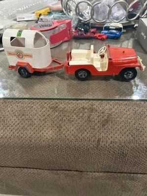 ВИНТАЖНЫЙ HUBLEY МЕТАЛЛИЧЕСКИЙ ДЖИП И ЛОШАДЬ ТРЕЙЛЕР ЖЕЛТЫЙ ЗЕЛЕНЫЙ - Изображение 1 из 4