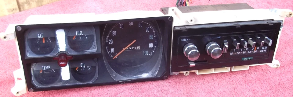 Cuadro de instrumentos Dodge Truck 75-80 con radio estéreo AM-FM PROBADO Foto 1 de 4