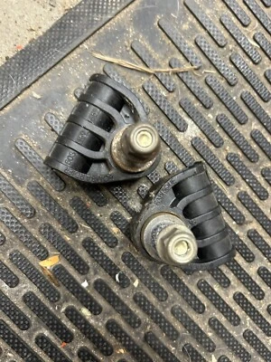 2005 SKI DOO SUMMIT 800 151 REAR SUSPENSION TORSION SPRING ROLLER Mount - Image 1 of 2