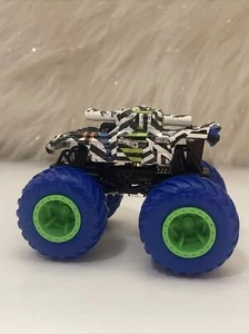 Hot Wheels Monster Jam I/64 Invader Giant Wheels Zebra Monster Truck Toy Car - Picture 1 of 6