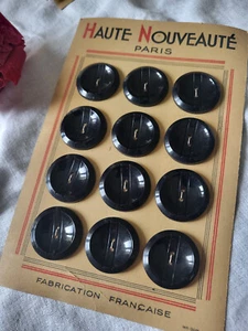 Plaque 12 boutons vintage 2,6 cm à trous noir T18 un bouton abimé - Picture 1 of 5