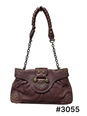 Cartera de cuero para mujer Hobo Chic BCBG con ojales de latón Foto 1 de 4