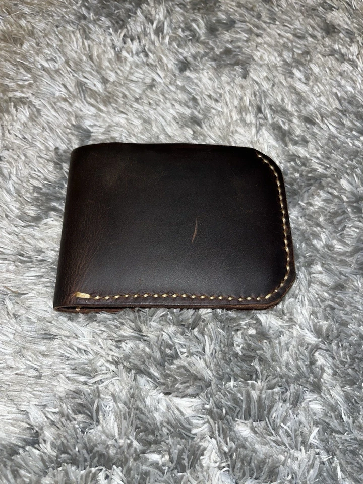 Cartera de cuero plegable rústica hecha a mano en EE. UU. con tarjetero.  Cosido a mano Foto 1 de 4