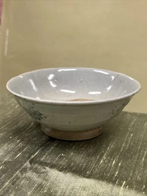 Cuenco Ming pequeño con flor estampada verde y marrón 1 grieta de línea de cabello Foto 1 de 4