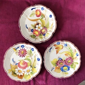 3 Piastre da parete vintage Bassano Italiana Dipinte a Mano Glace 9 1/2" - Foto 1 di 7