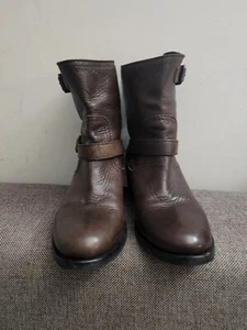  BOTAS MOTO PRADA DOBLE HEBILLA CUERO MARRÓN BOTAS MOTERAS Talla 39.5/9 - Imagen 1 de 9