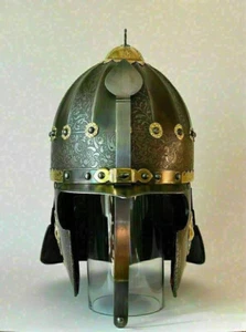 Elmetto medievale ussari inciso museo elmetto replica oggetti ferro e ottone - Foto 1 di 7