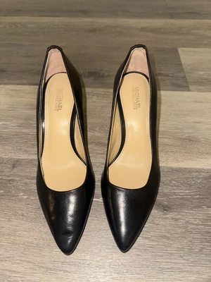 Zapatos de tacón Michael Kors de cuero negro para mujer talla 5,5 Foto 1 de 4