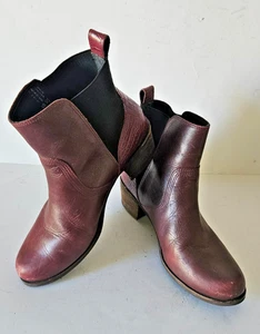 UGG Womens Keller Croco Chelsea Ankle Boots Burgundy Leather- Size 7.5 LOOK - Picture 1 of 8