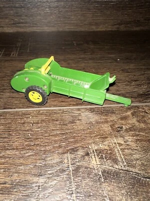 Vintage Ertl John Deere Manure Spreader. Diecast 1/43 Scale #2312U WORKING - Image 1 of 4