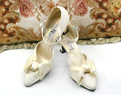 ¡ENCANTADOR! ZAPATOS DE BODA KF LTD MARFIL TACONES con lazo de satén y encaje y correa para el tobillo 7 m Foto 1 de 4